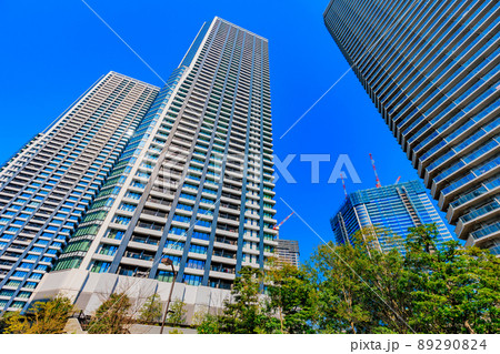 東京　中央区晴海の都市風景　晴海埠頭のタワーマンション 89290824