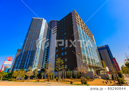 東京　中央区晴海の都市風景　晴海埠頭のタワーマンション 89290844