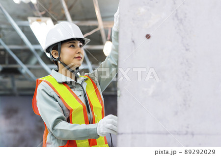 建設現場　不動産　建築　建設　現場監督 89292029