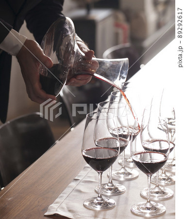 Hand pouring wine in Party Hand pouring wine in Party 89292617