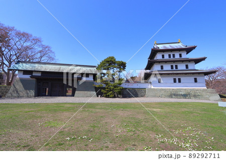 北海道 松前町の松前城 本丸と御門 89292711