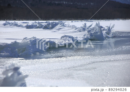 屈斜路湖の御神渡り 89294026