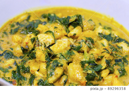 Fried crab in yellow curry Fried crab in yellow curry 89296358