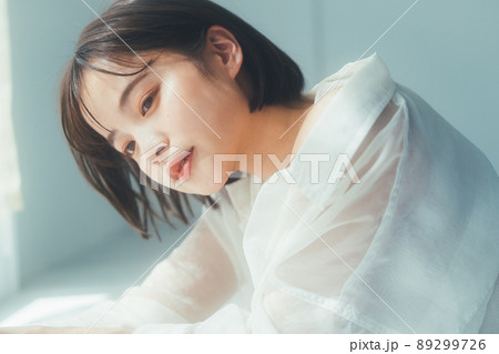 若い女性のビューティー、メイクアップイメージ 89299726