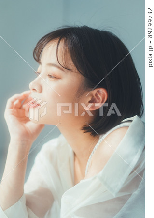 若い女性のビューティー、メイクアップイメージ 89299732