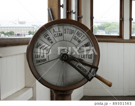 横浜　氷川丸の船内　指示器 89301563