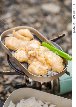 メスティンの蓋で焼くホルモン焼き 89301801