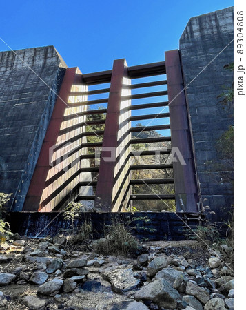 六甲山登山道魚屋道(ととやみち)瑞宝寺谷砂防ダム 鋼管堰堤 六甲山登山道魚屋道(ととやみち)瑞宝寺谷砂防ダム 鋼管堰堤 89304808