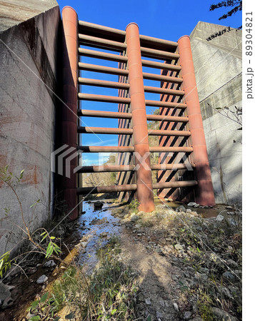 六甲山登山道魚屋道(ととやみち)瑞宝寺谷砂防ダム 鋼管堰堤 六甲山登山道魚屋道(ととやみち)瑞宝寺谷砂防ダム 鋼管堰堤 89304821