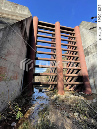 六甲山登山道魚屋道(ととやみち)瑞宝寺谷砂防ダム 鋼管堰堤 六甲山登山道魚屋道(ととやみち)瑞宝寺谷砂防ダム 鋼管堰堤 89304826