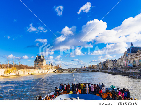 パリ　ルーヴル美術館とオルセー美術館　※一部ソフトフォーカス 89308536