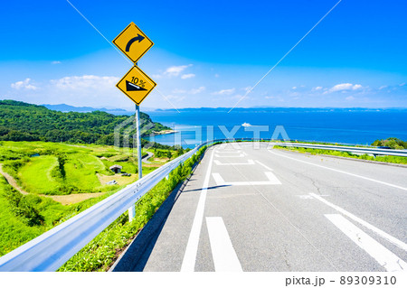 【香川県】海が見える坂道の風景　豊島 89309310