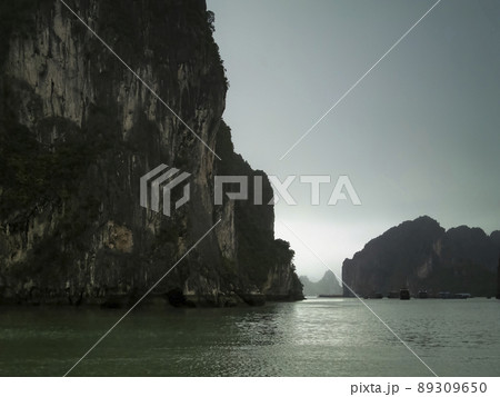 ベトナム ハロン湾 ダウゴー島 Dau Go Island, Halong Bay, Vietnam 89309650