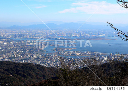 六甲山山頂より芦屋。西宮、尼崎の湾岸部、淀川河口、大阪市越しに二上山、大和葛城山、金剛山を望む 六甲山山頂より芦屋。西宮、尼崎の湾岸部、淀川河口、大阪市越しに二上山、大和葛城山、金剛山を望む 89314186