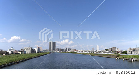 東京都葛飾区にある中川橋からの眺め、東京下町の運河、 東京都葛飾区にある中川橋からの眺め、東京下町の運河、 89315012