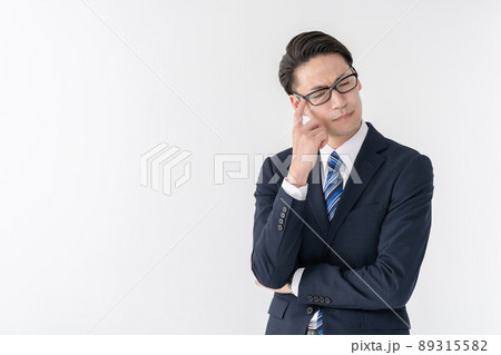 ビジネス 男性 悩む 考える ビジネス 男性 悩む 考える 89315582