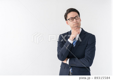 ビジネス　男性　悩む　考える 89315584