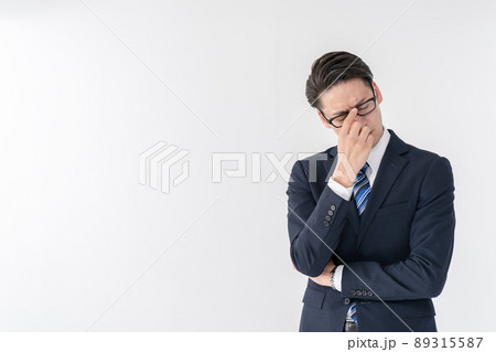 ビジネス　男性　悩む　考える 89315587