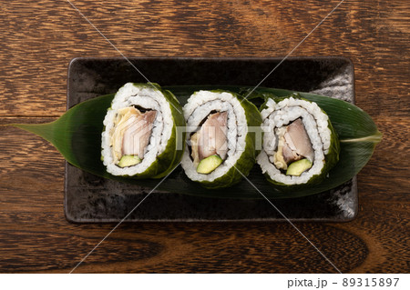 鯖の押し寿司　蕗(ふき)の葉巻き 89315897