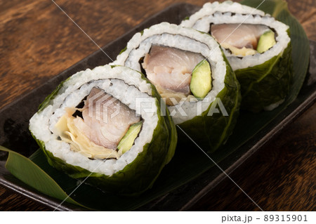 鯖の押し寿司　蕗(ふき)の葉巻き 89315901