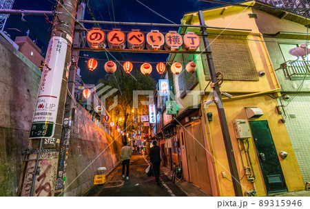 日本の東京都市景観 GWのんべい横丁…3年ぶり、行動制限がないゴールデンウィーク…=5月2日 日本の東京都市景観 GWのんべい横丁…3年ぶり、行動制限がないゴールデンウィーク…=5月2日 89315946