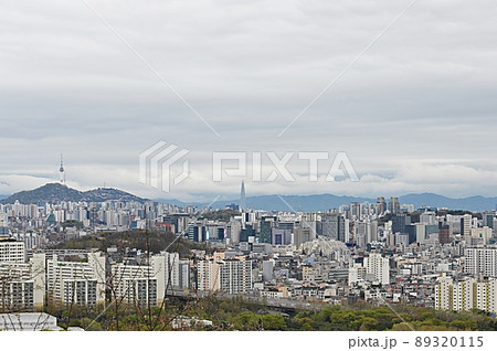 高層ビル 空 風景 89320115