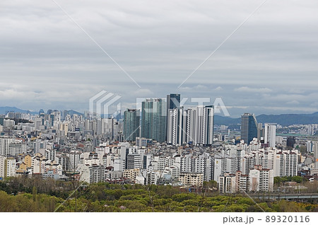 高層ビル 空 風景 89320116