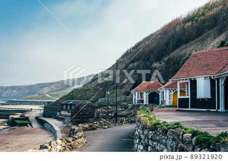 Old beach huts at Scarborough, UK 89321920