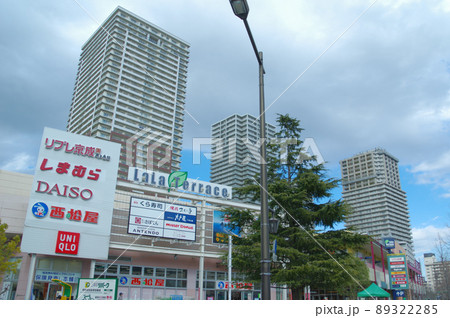 東京荒川区南千住のショッピングセンターと高層マンション 89322285