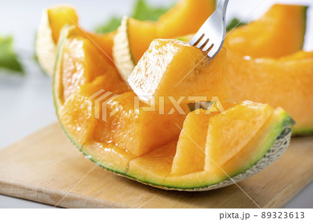 新鮮で甘くて美味しいメロンの盛り合わせ 89323613