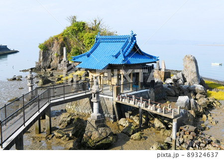 【八代市　球磨川河口　龍神社と国指定名勝の水島】 89324637