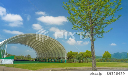 国営讃岐まんのう公園の北側エリアの芝生広場2【香川県仲多度郡まんのう町】 89326429