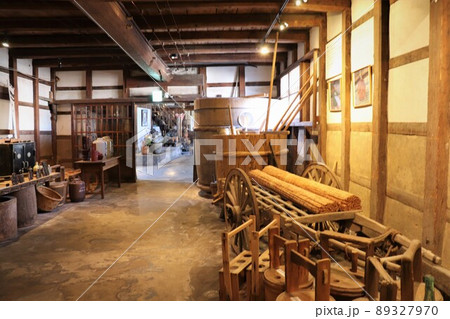 喜多方の蔵　造り酒屋の内部　喜多方市　福島県 89327970