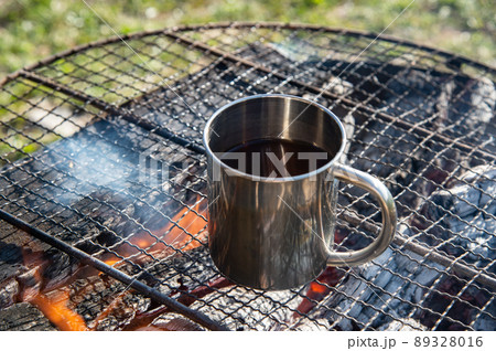 直火でお茶を温める 89328016