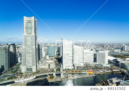 青空の広がる横浜みなとみらい 89332502