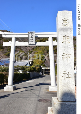 神奈川県大磯町 高来神社(高麗神社)国道1号線沿い鳥居と青空 神奈川県大磯町 高来神社(高麗神社)国道1号線沿い鳥居と青空 89332771