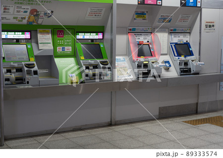 駅の切符売り場 89333574