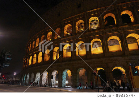 ローマ　コロッセオ　夜景 89335747