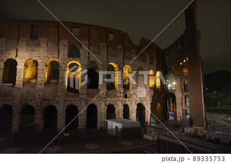 ローマ　コロッセオ　夜景 89335753