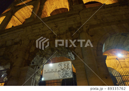 ローマ　コロッセオ　夜景 89335762