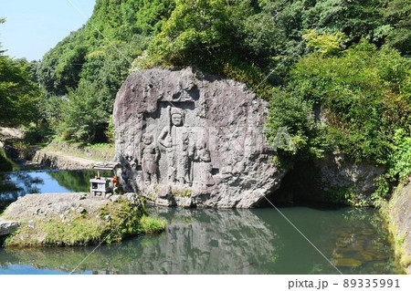 【豊後高田市　コンガラ童子とセイタカ童子を両脇に従えた不動明王　川中不動】 89335991