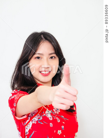 親指 微笑み スマイル 89336609