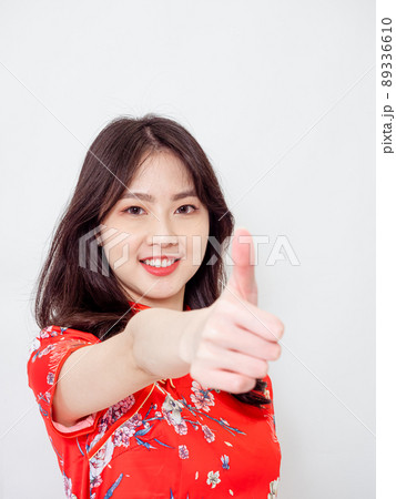 親指 微笑み スマイル 89336610