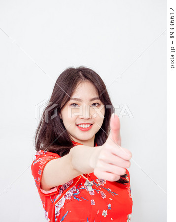 親指 微笑み スマイル 89336612