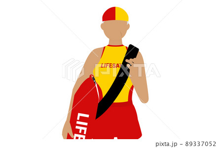 シニア女性ライフセーバーのポーズ、ライフガードチューブを持ってパトロール シニア女性ライフセーバーのポーズ、ライフガードチューブを持ってパトロール 89337052