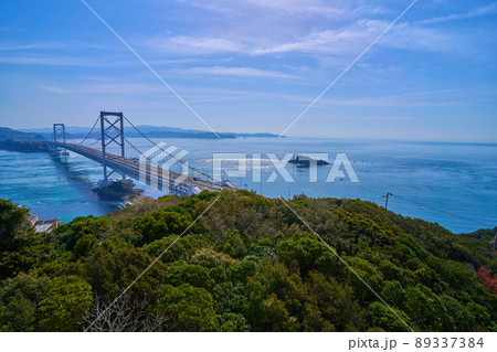 鳴門山展望台から鳴門海峡と大鳴門橋方面の眺望 89337384