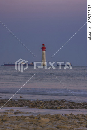 Phare de Chauvea near Ile de Re with ships to La Rochelle, Pays de la Loire, France 89339358