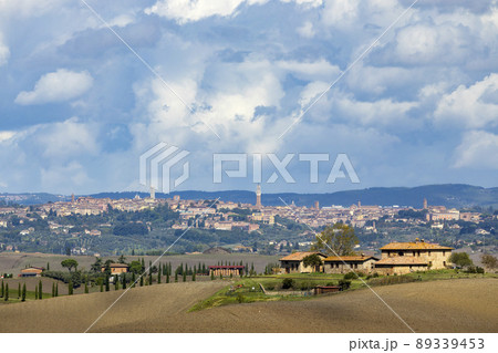 Typical Tuscan landscape withr Siena town, Tuscany, Italy Typical Tuscan landscape withr Siena town, Tuscany, Italy 89339453