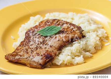 white fish on cumin served with rice 89340004