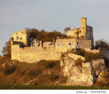 Falkenstein Castle in autumn, Austria 89340446